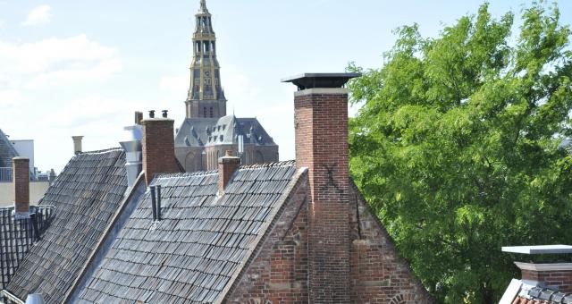 Hereweg 40 met op de achtergrond de Akerk